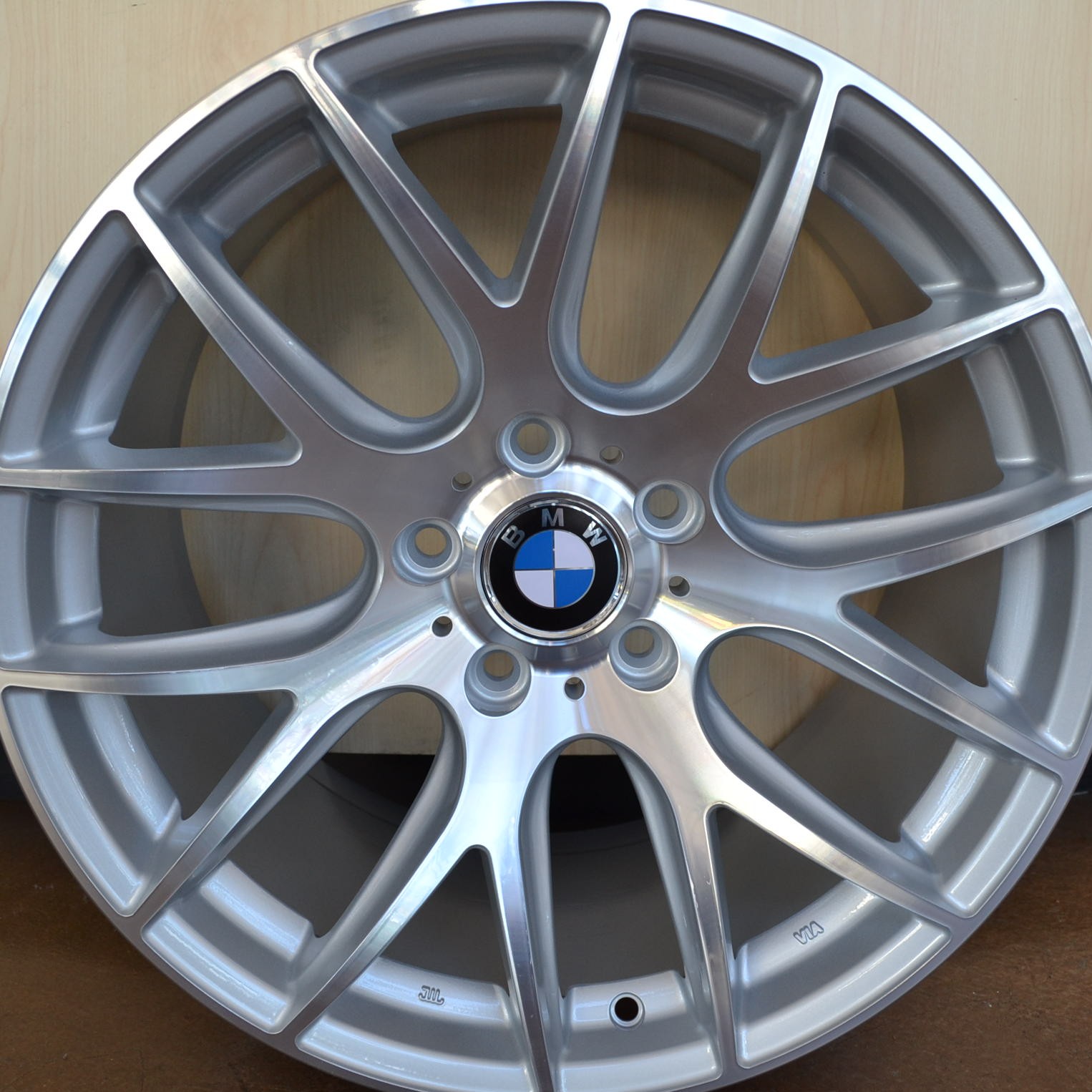 BMW WHEELS/RIM 525i 528i 530i 535i 545i 550i Hyper Silver / Machine Face 18"