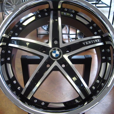 Diamond Cut / Black Inner Spokes / Chrome Lip Diamond Cut / Black Inner Spokes / Chrome Lip 19"