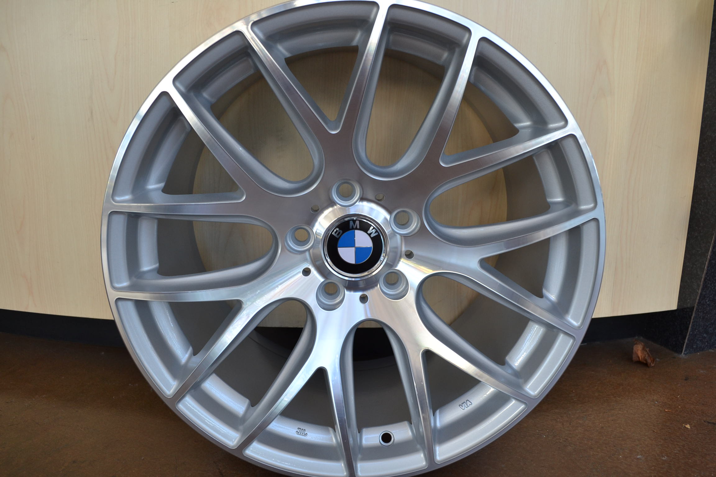 BMW WHEELS/RIM E60 E63 E64 645ci 650i M5 M6 Hyper Silver / Machine Face 19" - Image 3