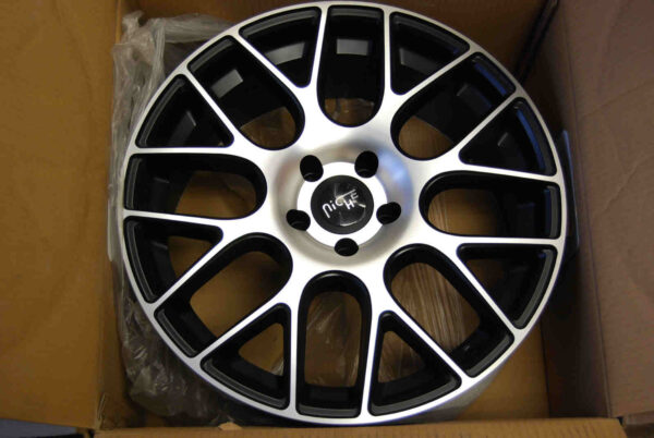 19" NICHE Circuit 19 x 8.5 in Machined / Black