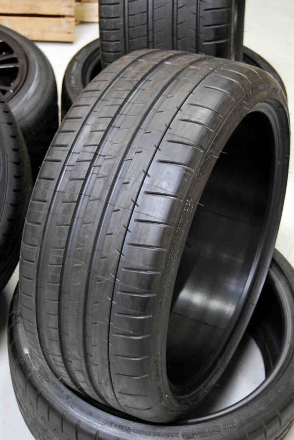 Michelin Pilot Super Sport - 235 / 35-20 - Set of 2