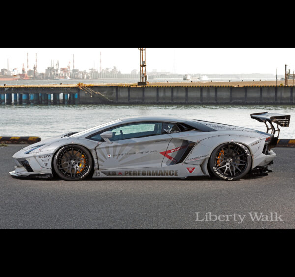 Liberty Walk/LB Performance Lamborghini Aventador Lowdown Kit
