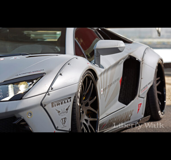 Liberty Walk/LB Performance Lamborghini Aventador WORKS Wide Fender