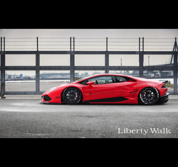 Liberty Walk/LB Performance Lamborghini Huracan Air Suspension
