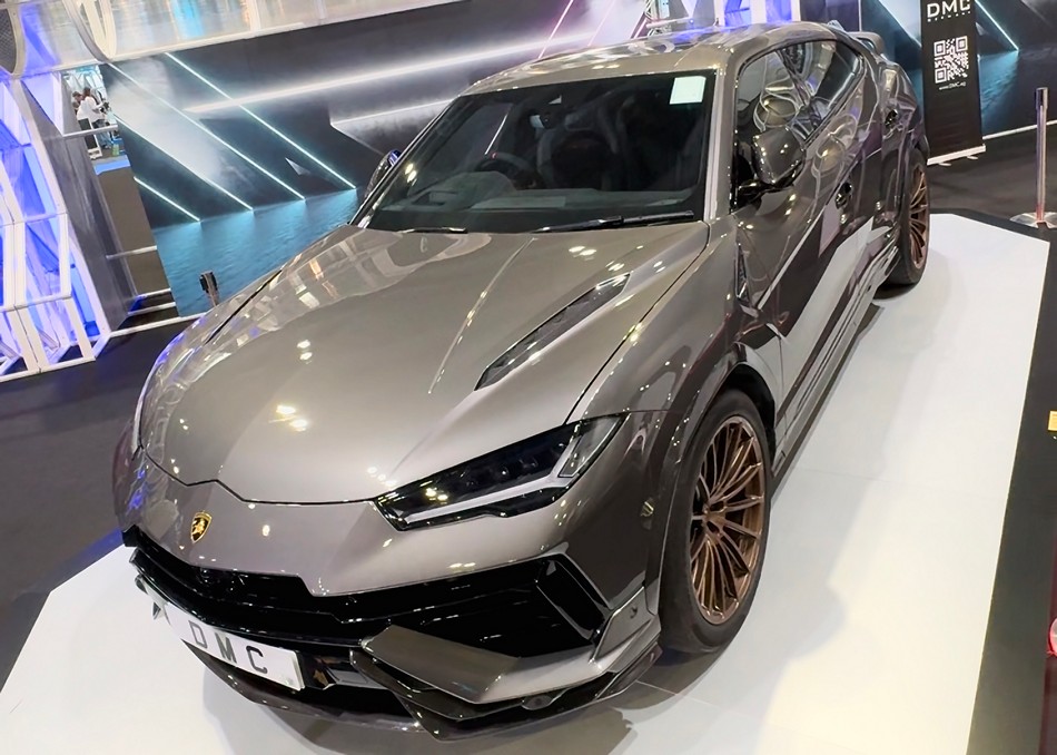 DMC Carbon Fiber Engine Hood Bonnet for Lamborghini Urus Performante – OEM Replacement Upgrade