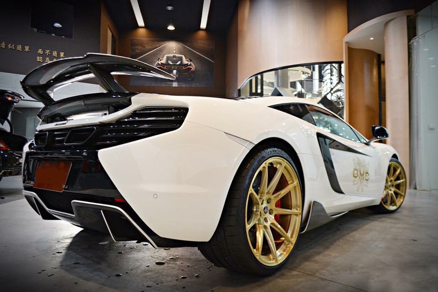 DMC Forged Carbon Fiber Rear Diffuser fits the OEM bumper for McLaren 650s - Image 2