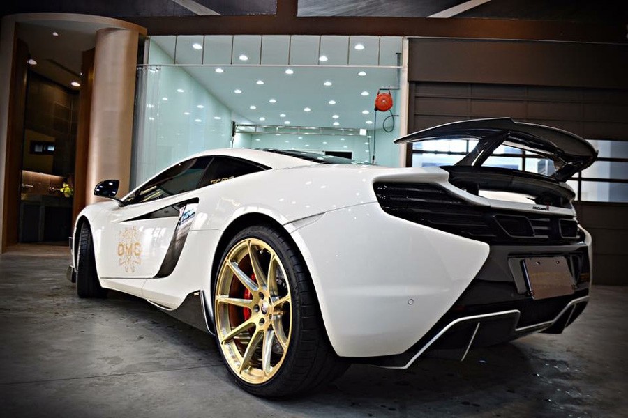 DMC Forged Carbon Fiber Rear Diffuser fits the OEM bumper for McLaren 650s - Image 3