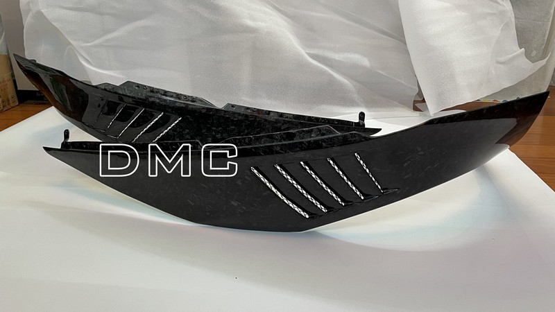 DMC Forged Carbon Fiber Front Fenders Vents Super Trofeo for Lamborghini Huracan STO - Image 4