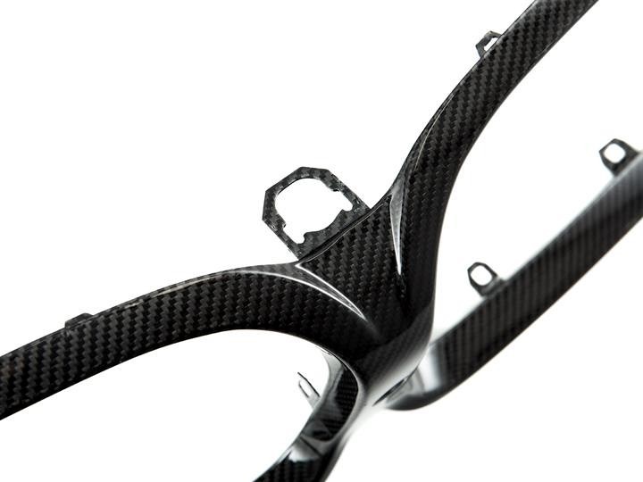 AutoTecknic Replacement Dry Carbon Grille Surrounds for F91/ F92/ F93 M8 - Image 5