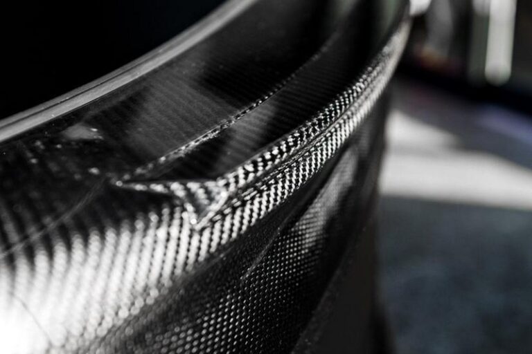 KAHN Exposed Carbon Lower Rear Boot Wing for Range Rover (2018-2022)