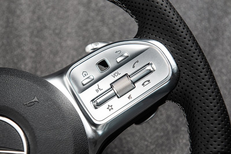 KAHN G63 AMG Carbon Steering Wheel for Mercedes G-Wagon (2018-Present) - Image 5