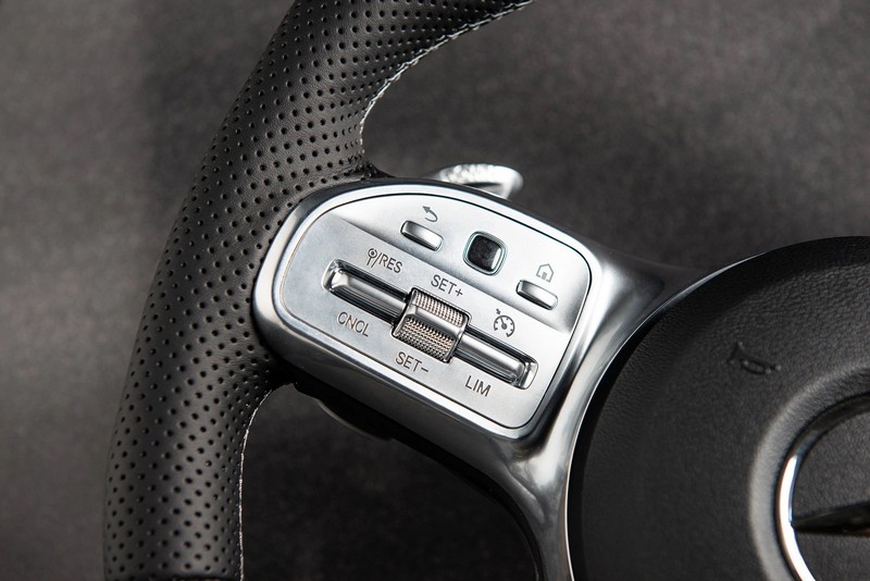 KAHN G63 AMG Carbon Steering Wheel for Mercedes G-Wagon (2018-Present) - Image 4