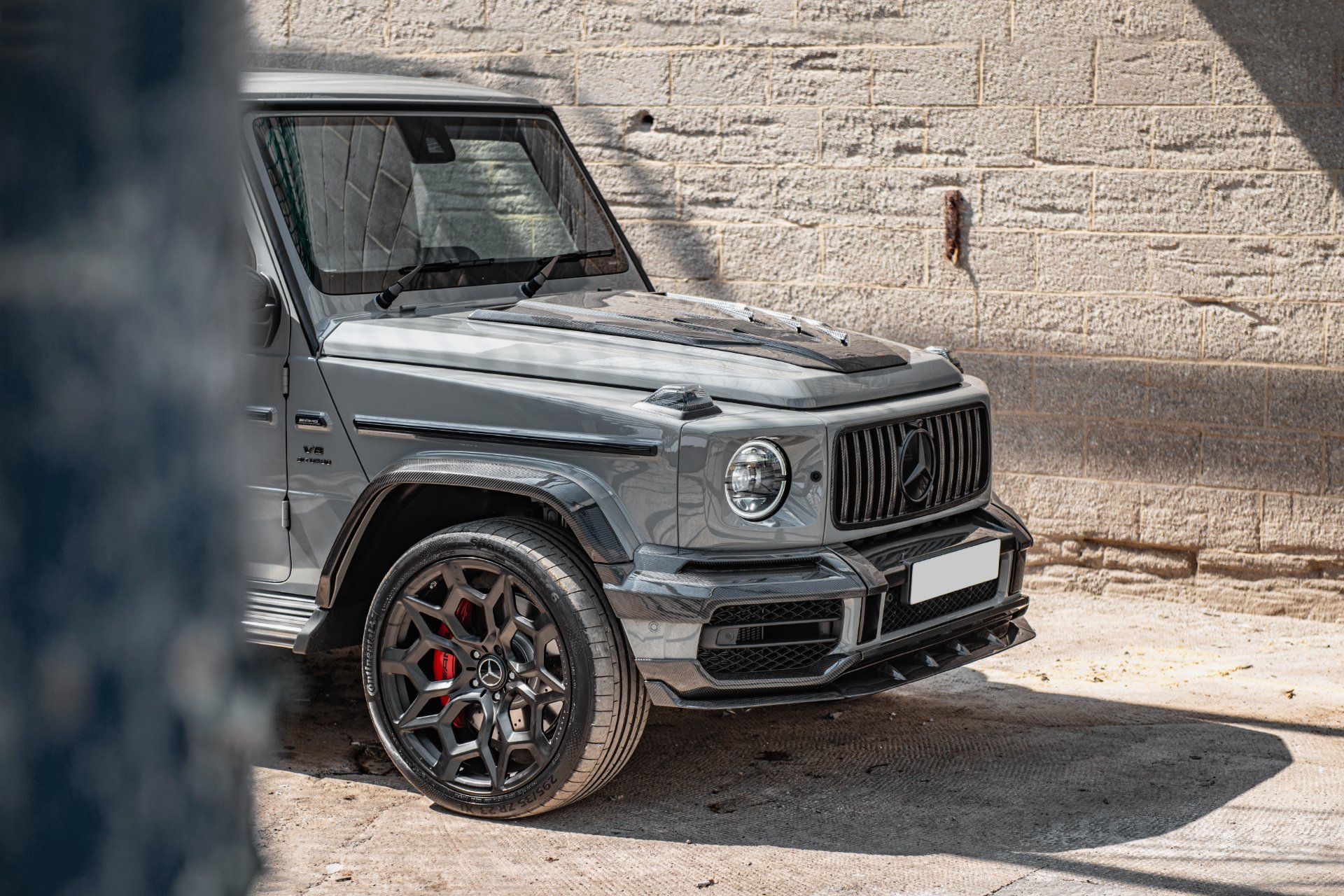 KAHN G63 AMG Exposed Carbon Bonnet for Mercedes G-Wagon (2018-Present) - Image 2