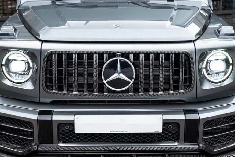 KAHN G63 AMG Exposed Carbon Grille for Mercedes G-Wagon (2018-Present)