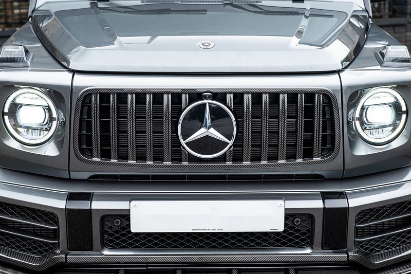 KAHN G63 AMG Exposed Carbon Grille for Mercedes G-Wagon (2018-Present)