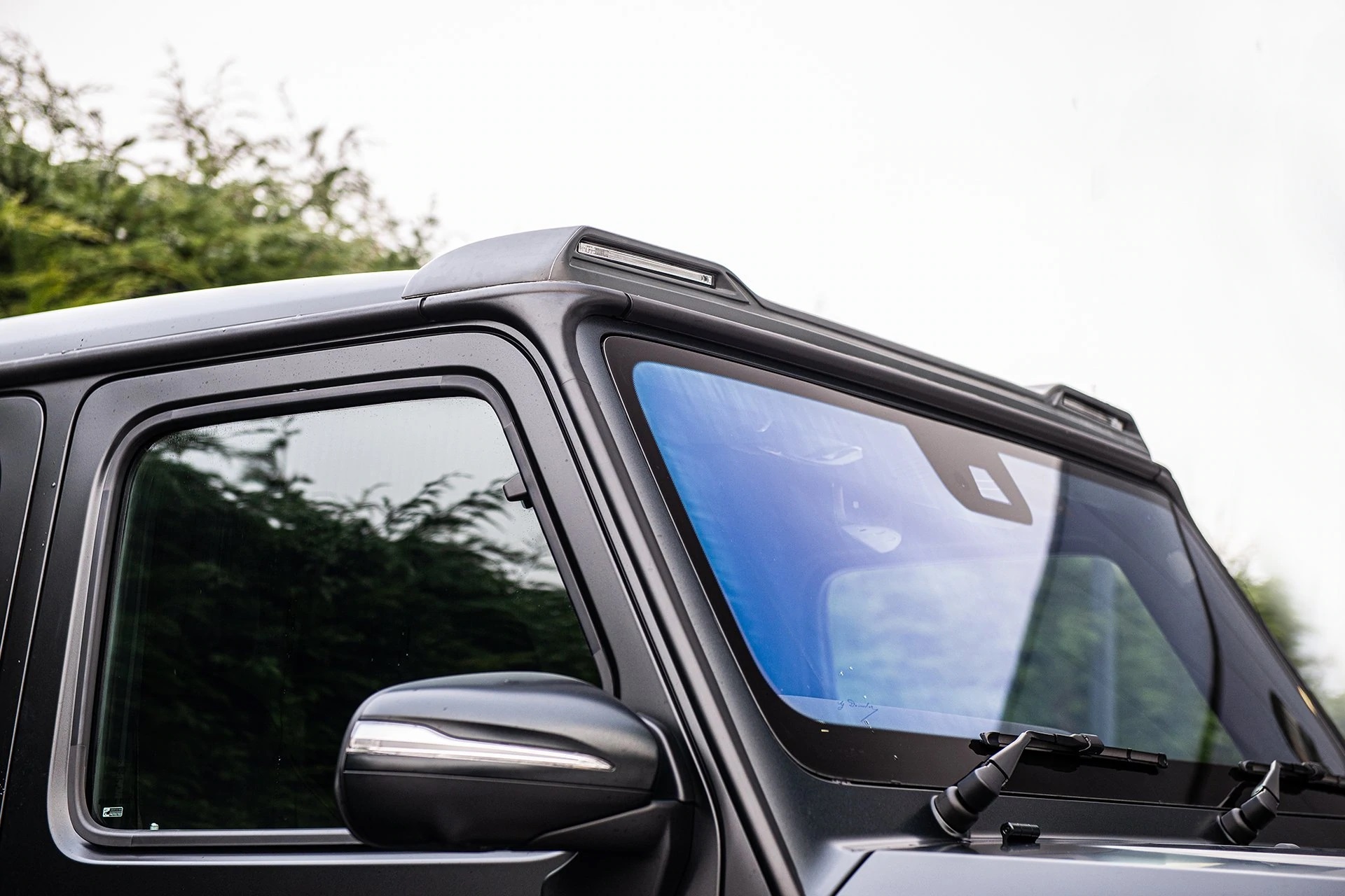 KAHN G63 AMG Front Roof Shield with LED Lights for Mercedes G-Wagon (2018-Present) - Image 8
