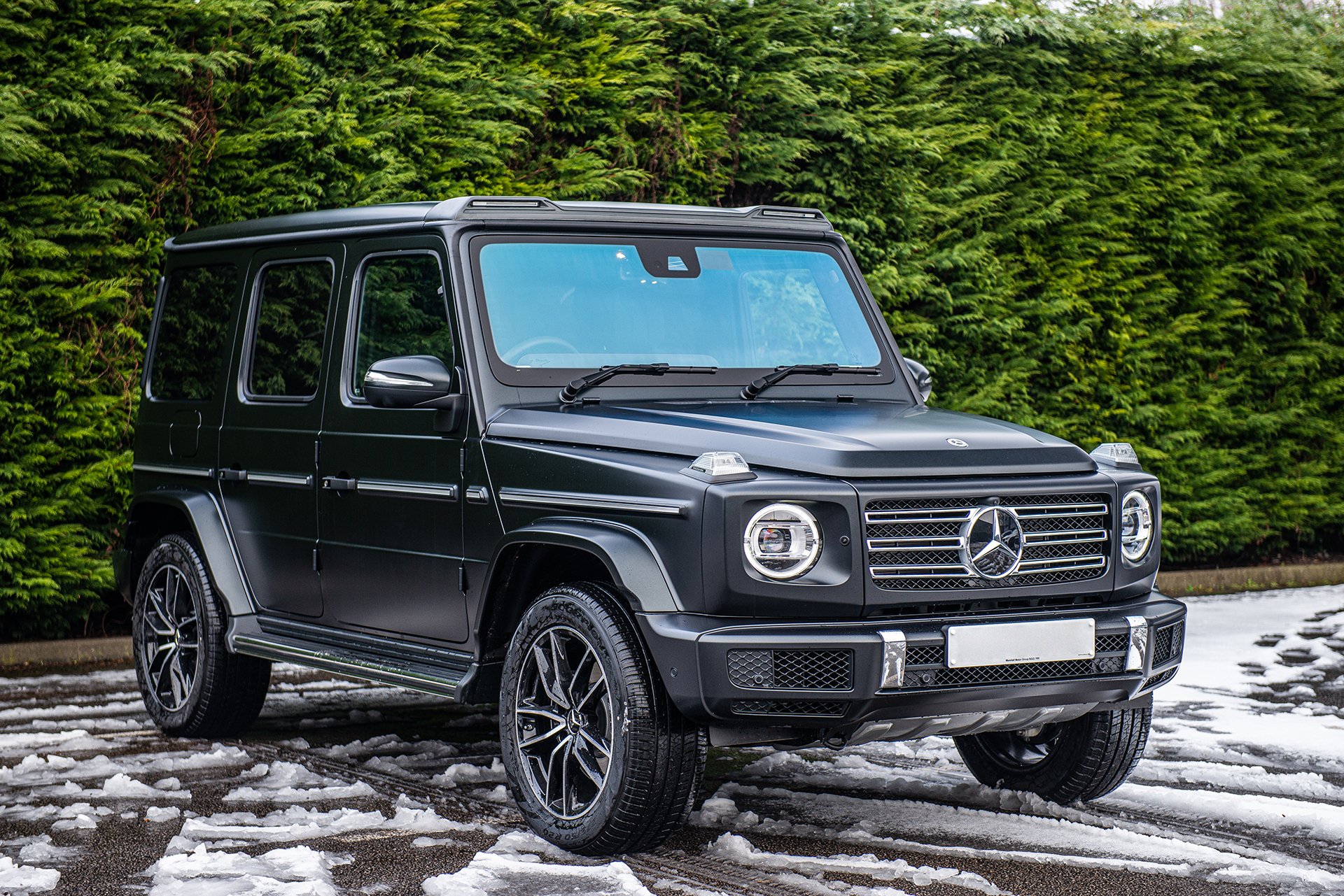 KAHN G63 AMG Front Roof Shield with LED Lights for Mercedes G-Wagon (2018-Present) - Image 4