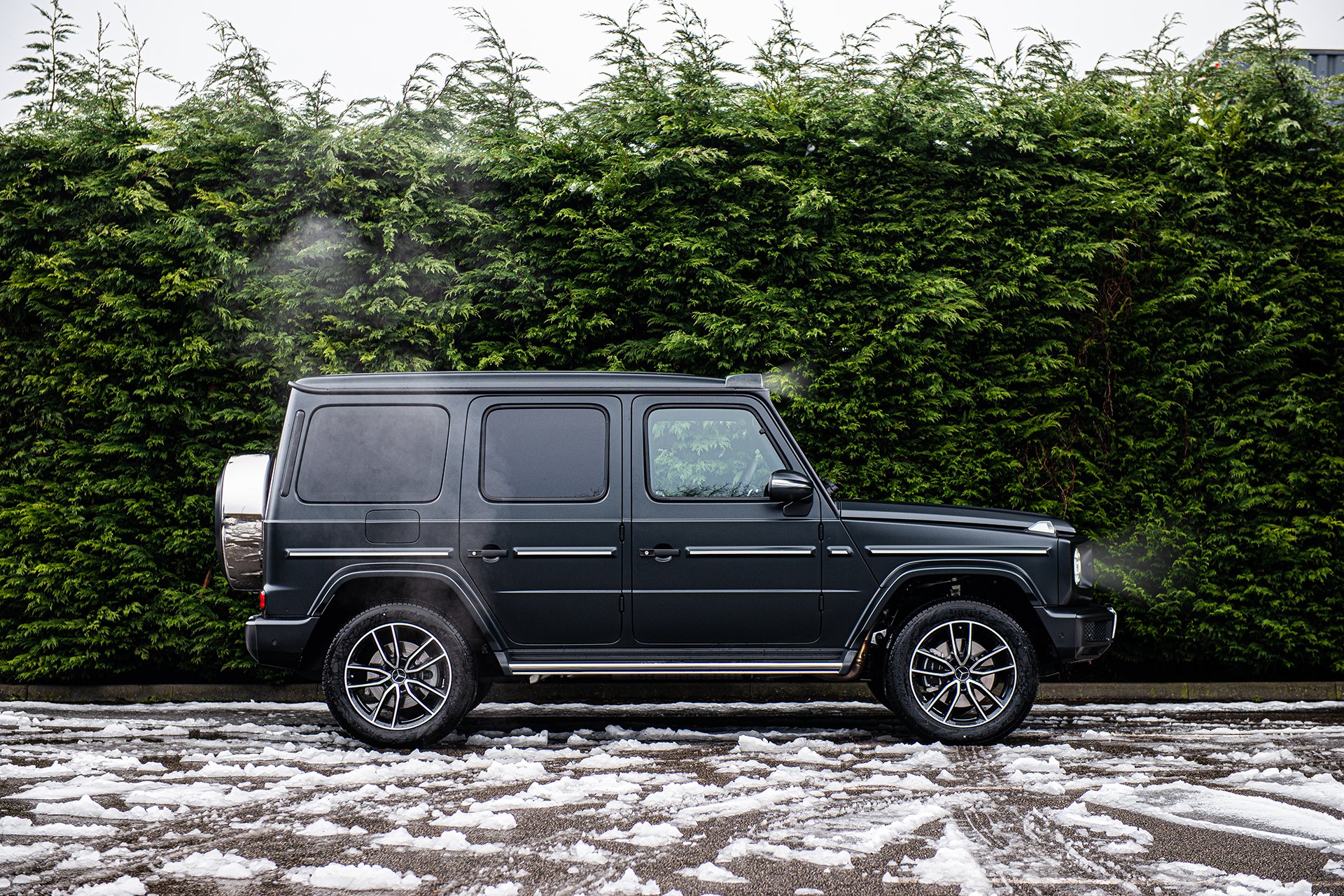 KAHN G63 AMG Front Roof Shield with LED Lights for Mercedes G-Wagon (2018-Present) - Image 3