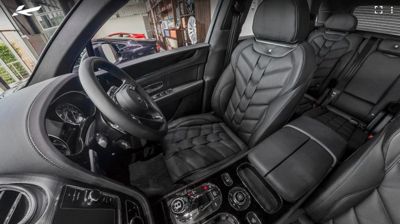 KAHN 5 Seats Leather Interior 360° Tour for Bentley Bentayga (2016-Present) - Image 4