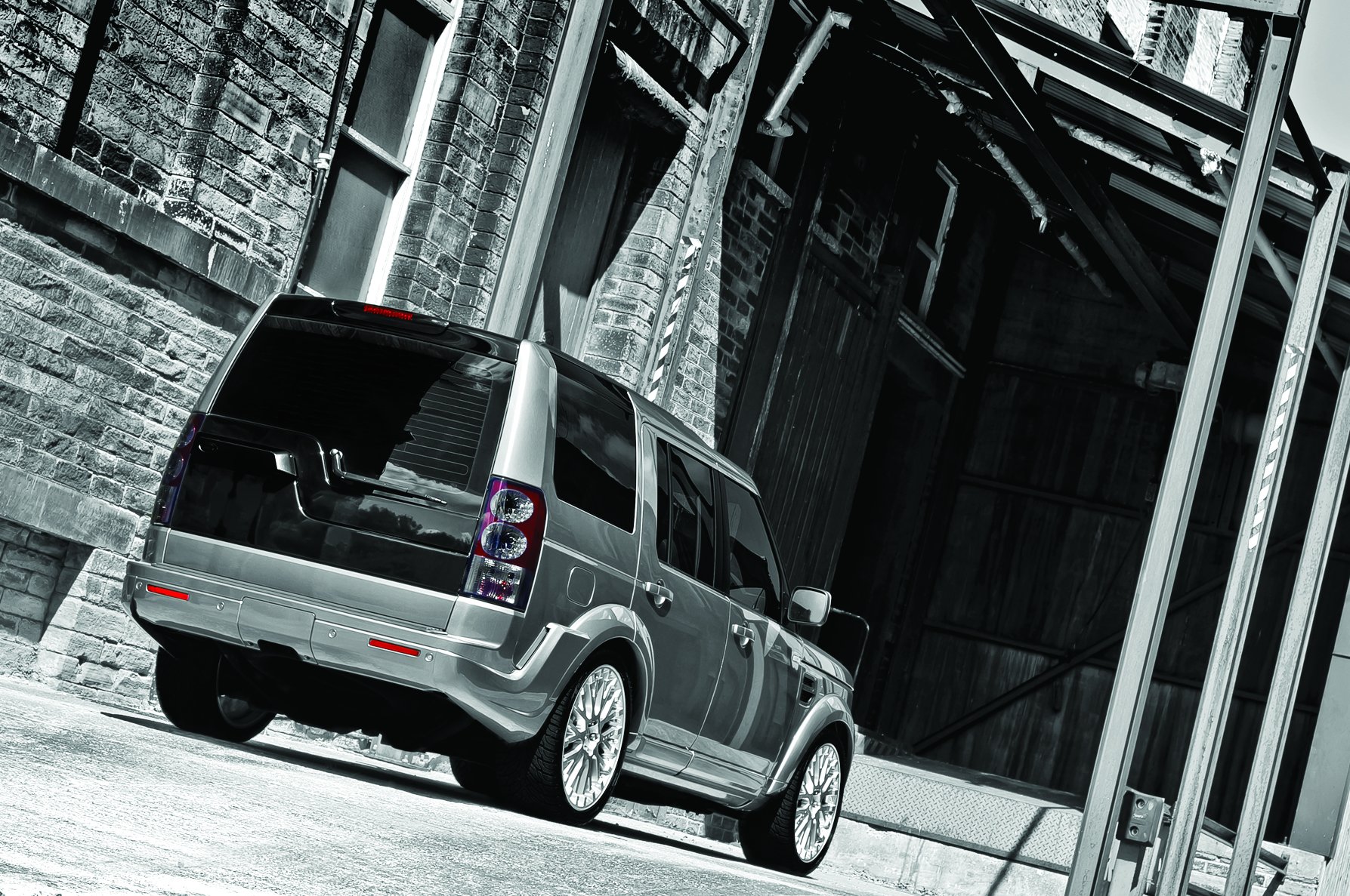 KAHN Body Kit for Land Rover Discovery (2009-2013) - Image 8
