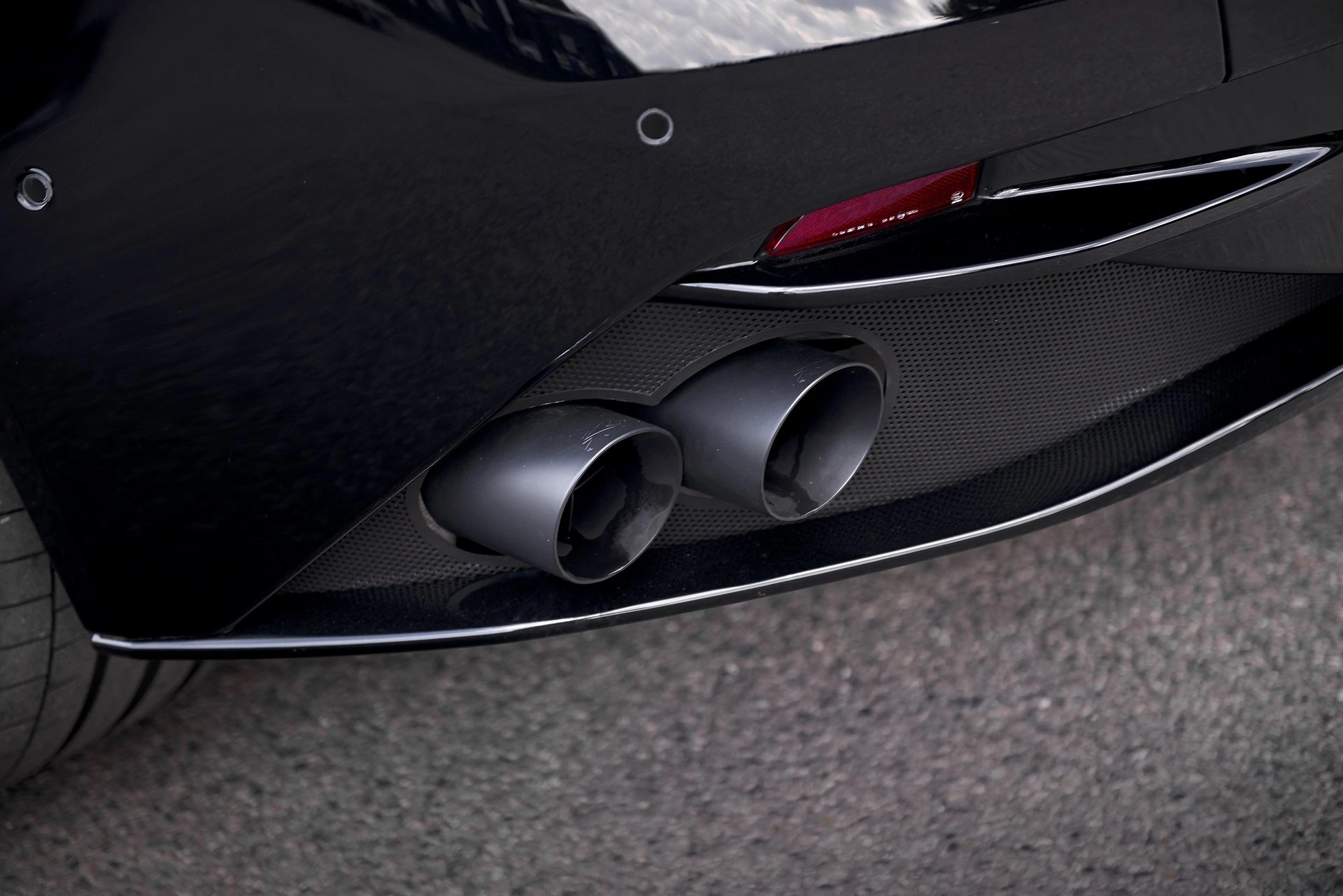 KAHN Cross Hair Quad Exhaust for Aston Martin DB11 (2016-Present) - Image 5