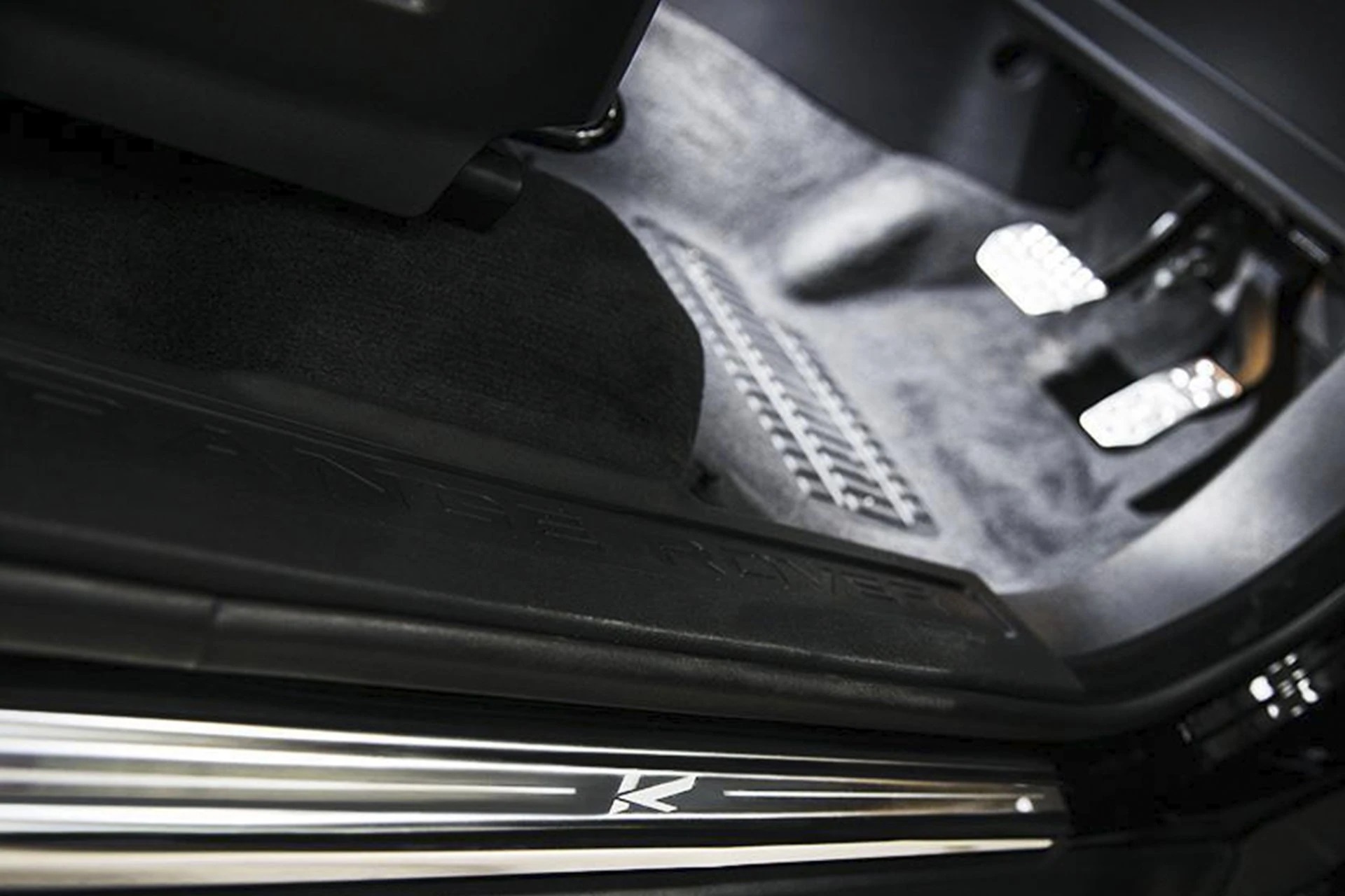 KAHN Door Entry Sill Plates for Range Rover (2009-2012) - Image 3