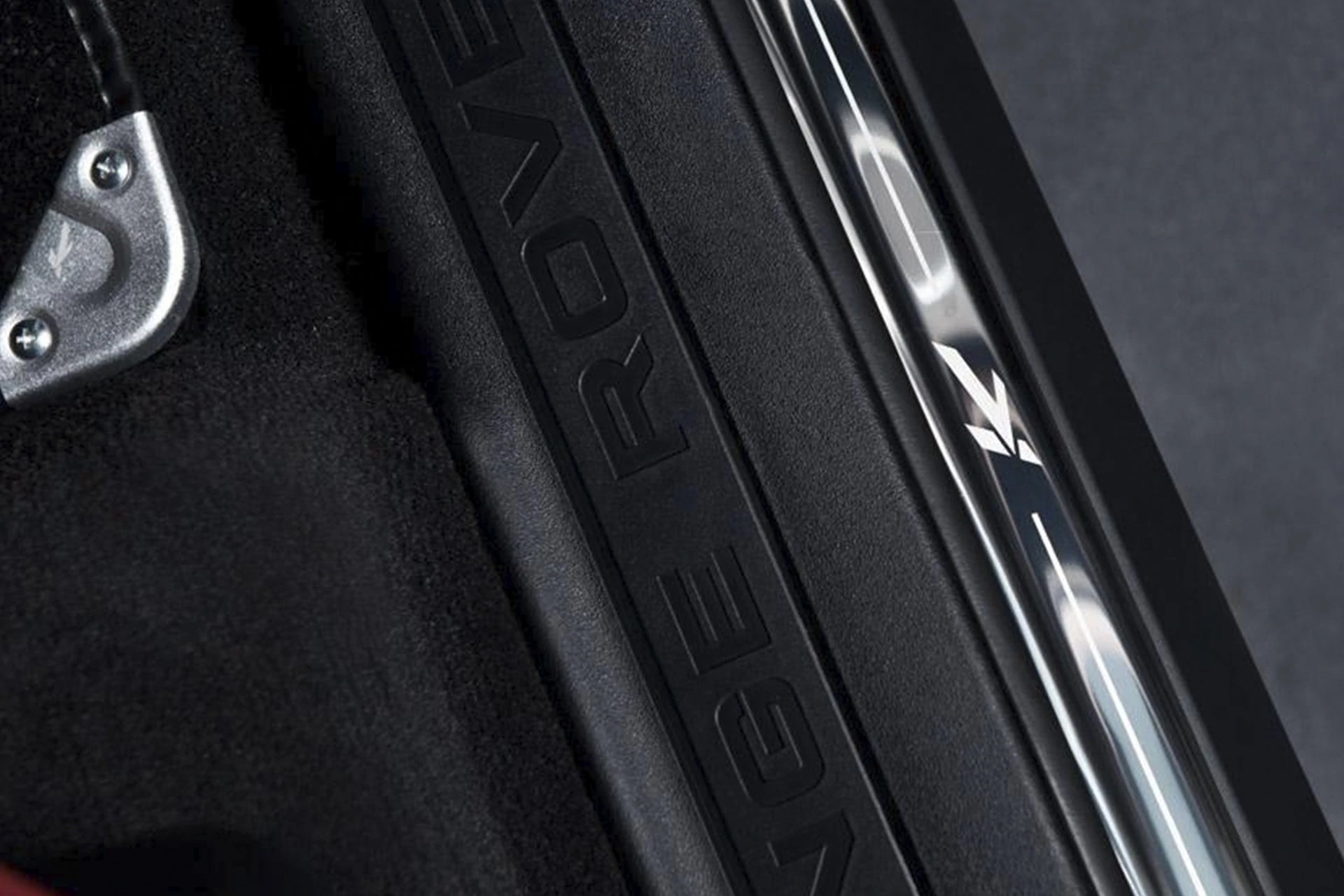 KAHN Door Entry Sill Plates for Range Rover Evoque (2011-2018) - Image 2