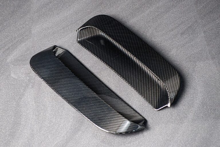 KAHN Exposed Carbon Bonnet Vents for Range Rover Sport SVR (2018-Present)