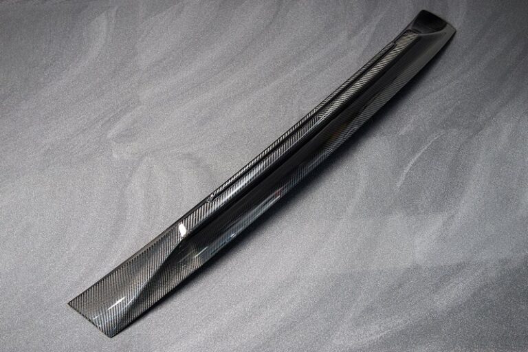 KAHN Exposed Carbon Lower Rear Boot Wing for Range Rover Sport (2013-2018)