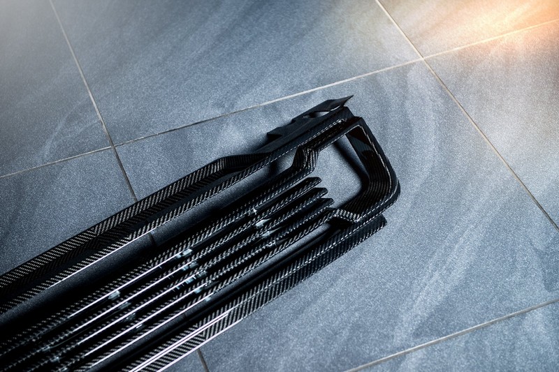 KAHN Exposed Carbon Vented Front Grille (2-Piece) for Range Rover Sport SVR (2018-Present) - Image 2