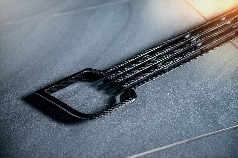 KAHN Exposed Carbon Vented Front Grille (2-Piece) for Range Rover Sport SVR (2018-Present) - Image 8
