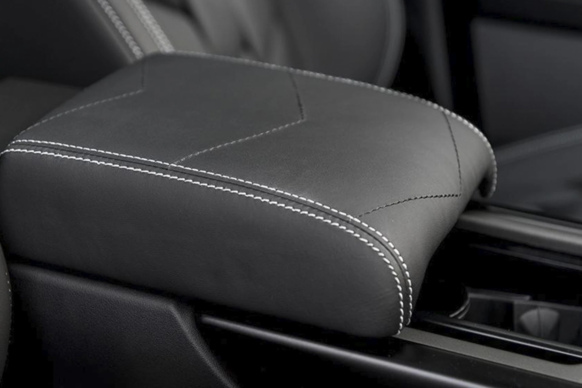 KAHN Leather Interior for Range Rover Evoque (2011-2018) - Image 9