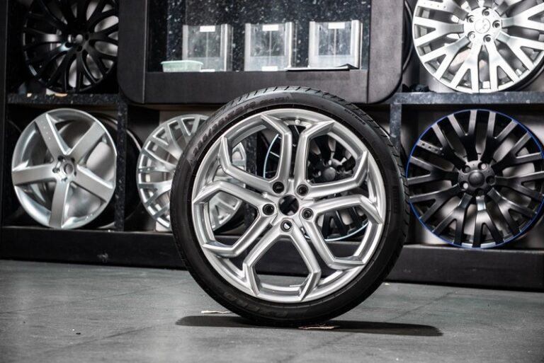 KAHN Original Wheels & Tires for Lamborghini Aventador