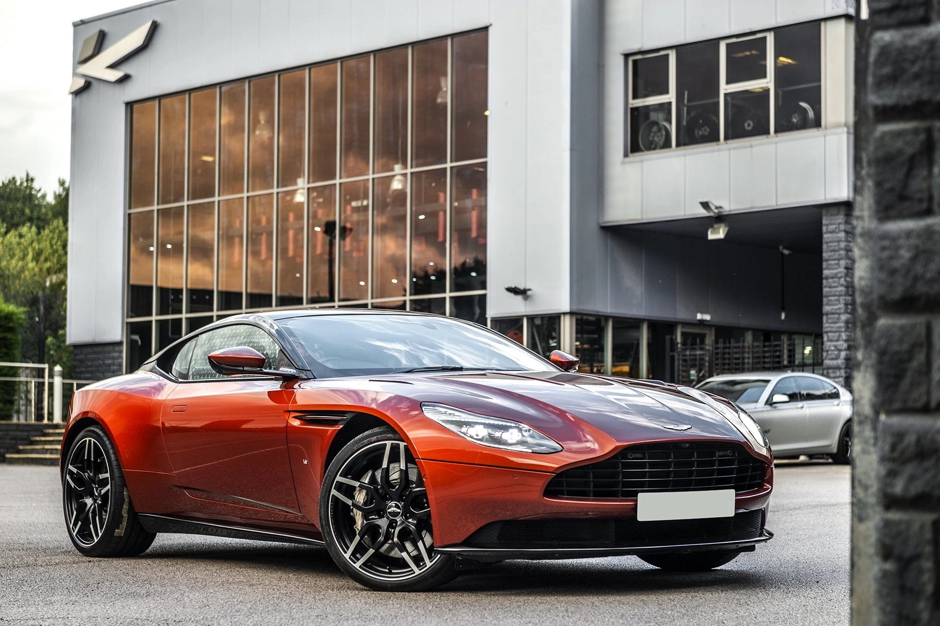 KAHN Superleggera Light Alloy Wheels for Aston Martin DB11 (2016-Present)