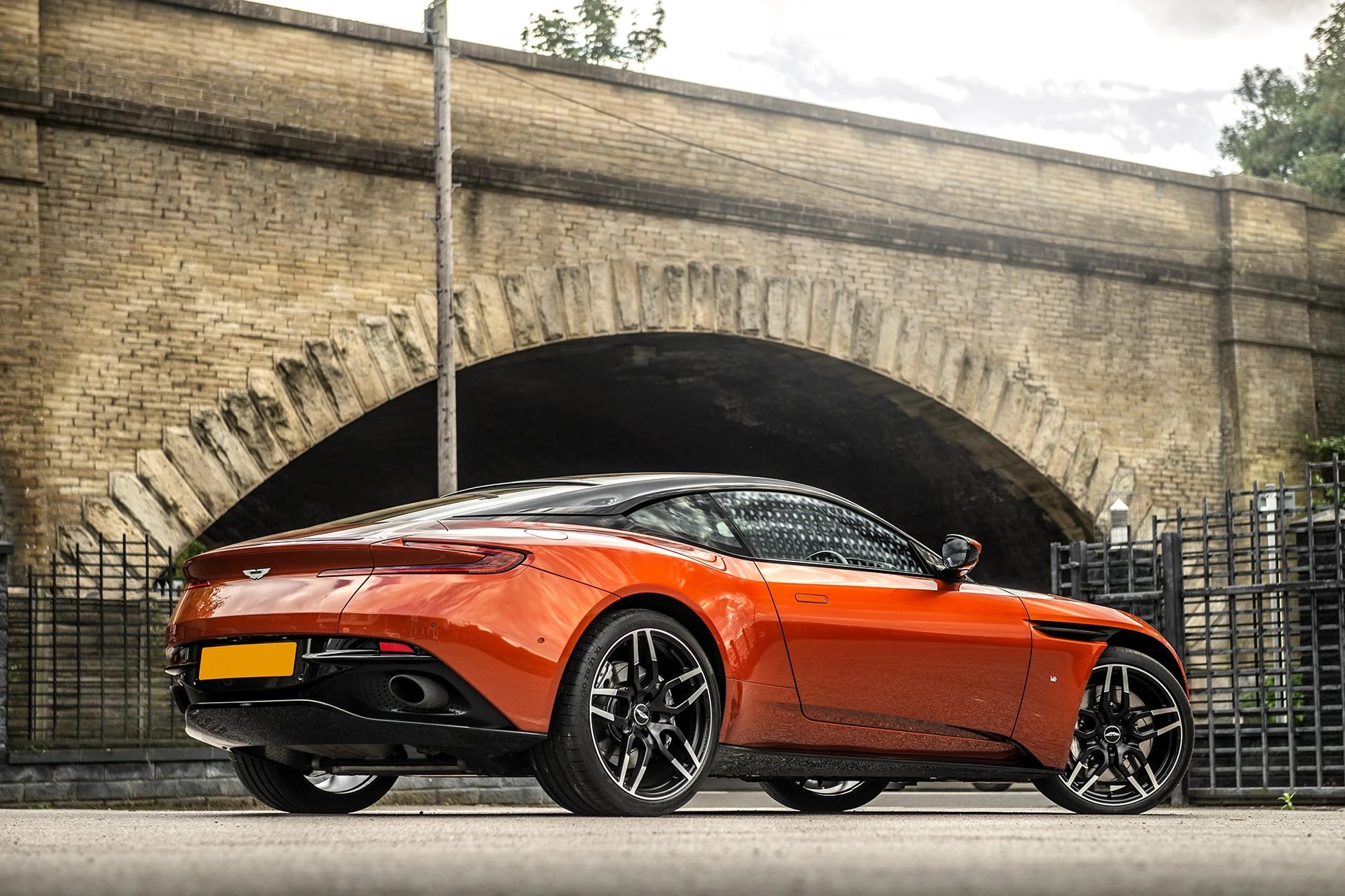 KAHN Superleggera Light Alloy Wheels for Aston Martin DB11 (2016-Present) - Image 2