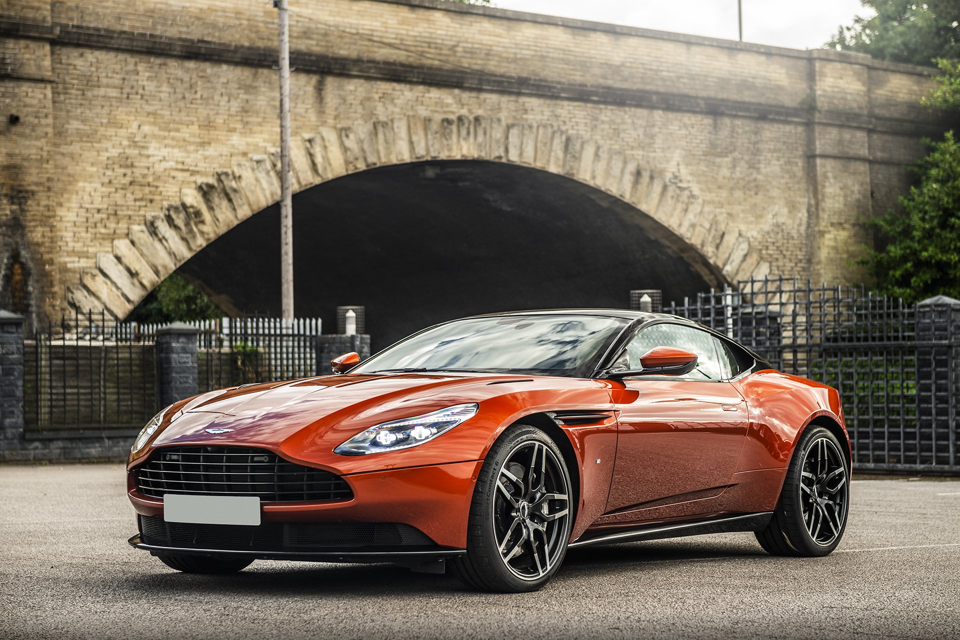 KAHN Superleggera Light Alloy Wheels for Aston Martin DB11 (2016-Present) - Image 11