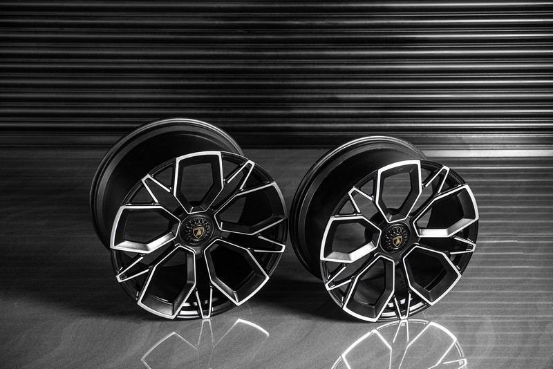 KAHN Type 53 Forged Light Alloy Wheels for Lamborghini Aventador - Image 3