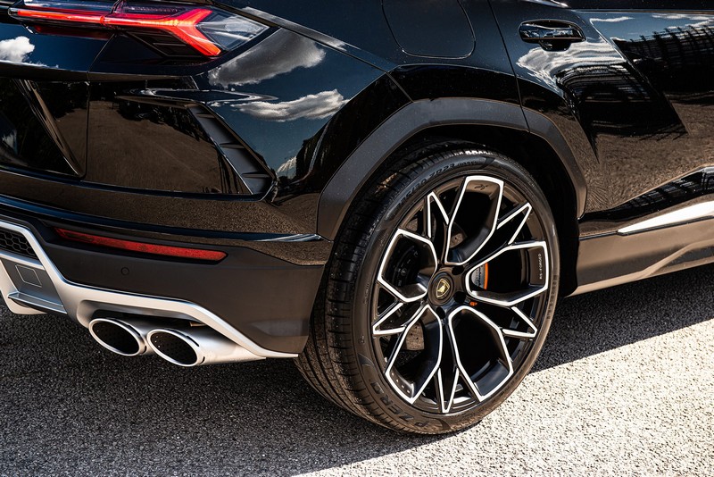 KAHN Type 53 RS-Forged Light Alloy Wheels for Lamborghini Urus - Image 12
