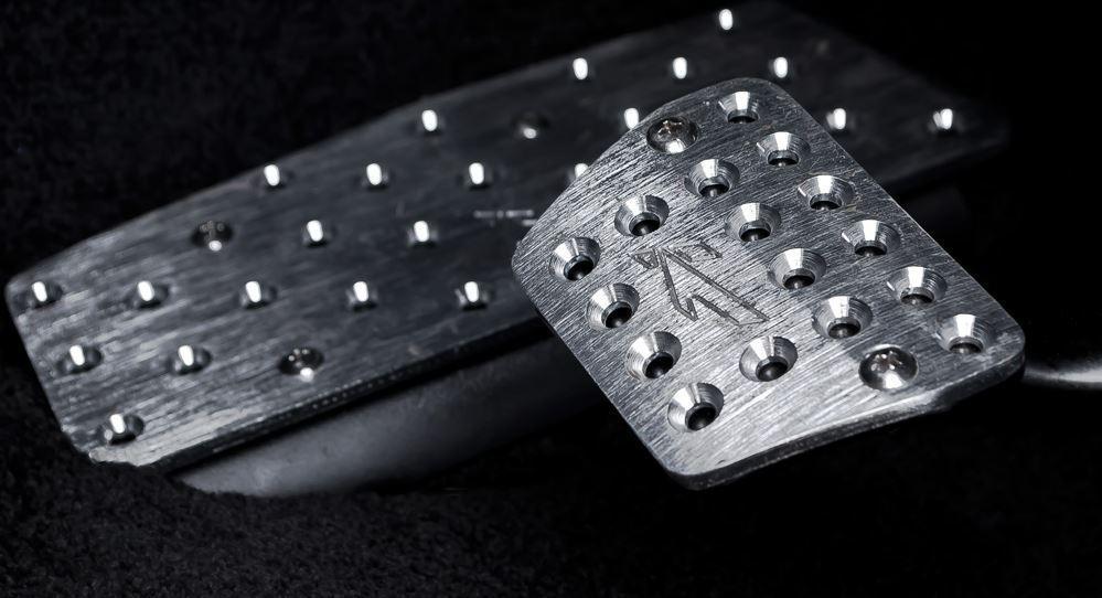 KAHN Vented Foot Pedals in Machined Aluminum for Range Rover (2009-2012) - Image 3