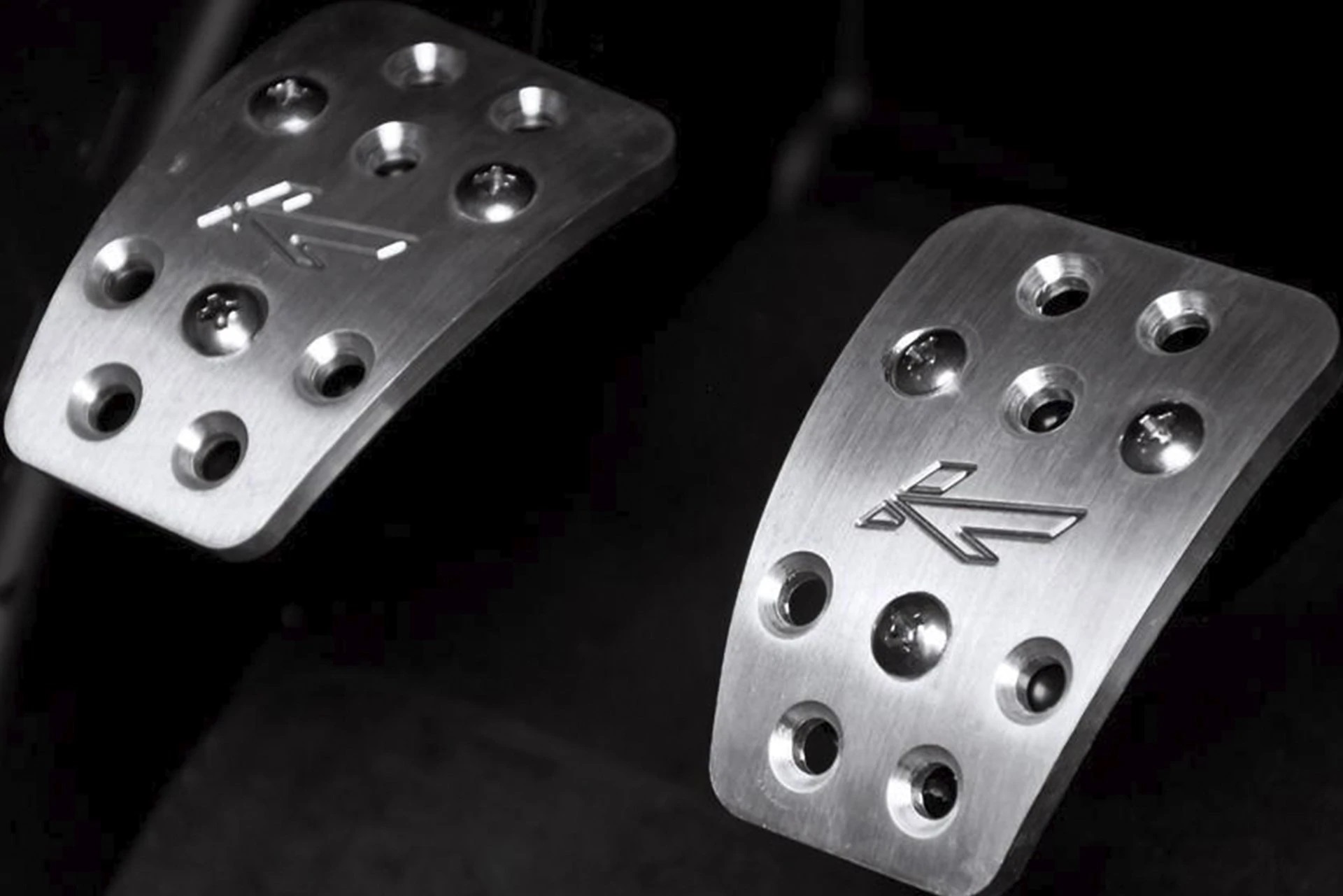 KAHN Vented Foot Pedals in Machined Aluminum for Range Rover (2009-2012) - Image 5