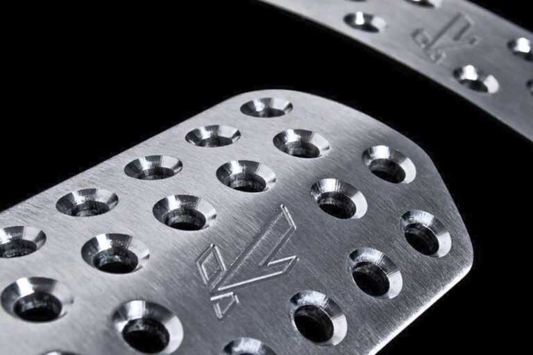KAHN Vented Foot Pedals in Machined Aluminum for Range Rover (2009-2012)