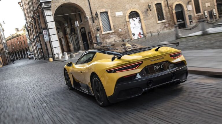 DMC Maserati MC20: Forged Carbon Fiber Rear Wing: Spoiler that attaches to the OEM Coupe & Spider Cielo MC 20 Bonnet
