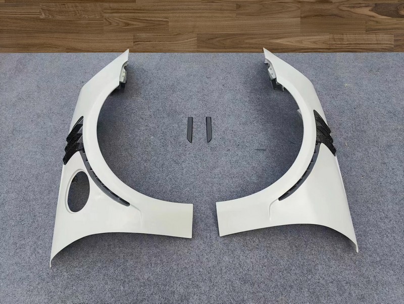 DMC Carbon Fiber Front Fenders for Porsche 992 Turbo S: Vented Replacement for OEM 911 Coupe & Cabriolet - Image 6