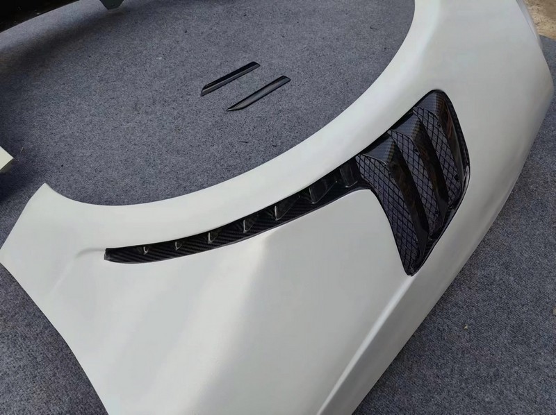 DMC Carbon Fiber Front Fenders for Porsche 992 Turbo S: Vented Replacement for OEM 911 Coupe & Cabriolet - Image 5