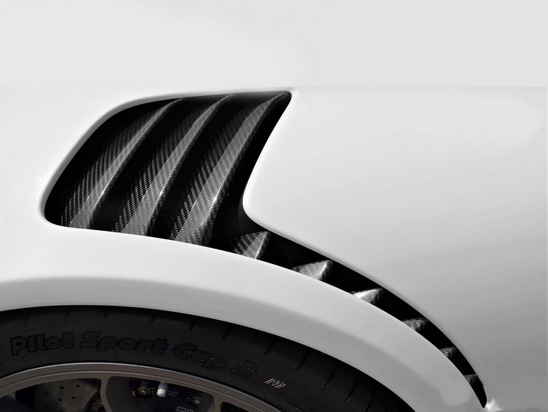 DMC Carbon Fiber Front Fenders for Porsche 992 Turbo S: Vented Replacement for OEM 911 Coupe & Cabriolet - Image 4