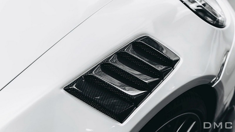 DMC Carbon Fiber Front Fenders for Porsche 992 Turbo S: Vented Replacement for OEM 911 Coupe & Cabriolet - Image 2