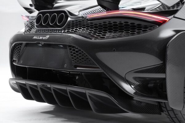 TopCar Visible Carbon Rear Bumper Center with Honeycomb (1-Piece) for McLaren 765LT Coupe
