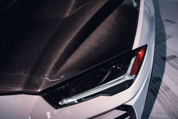 1016 Industries Race Hood – Standard / Forged Carbon for Lamborghini Urus (2018+)