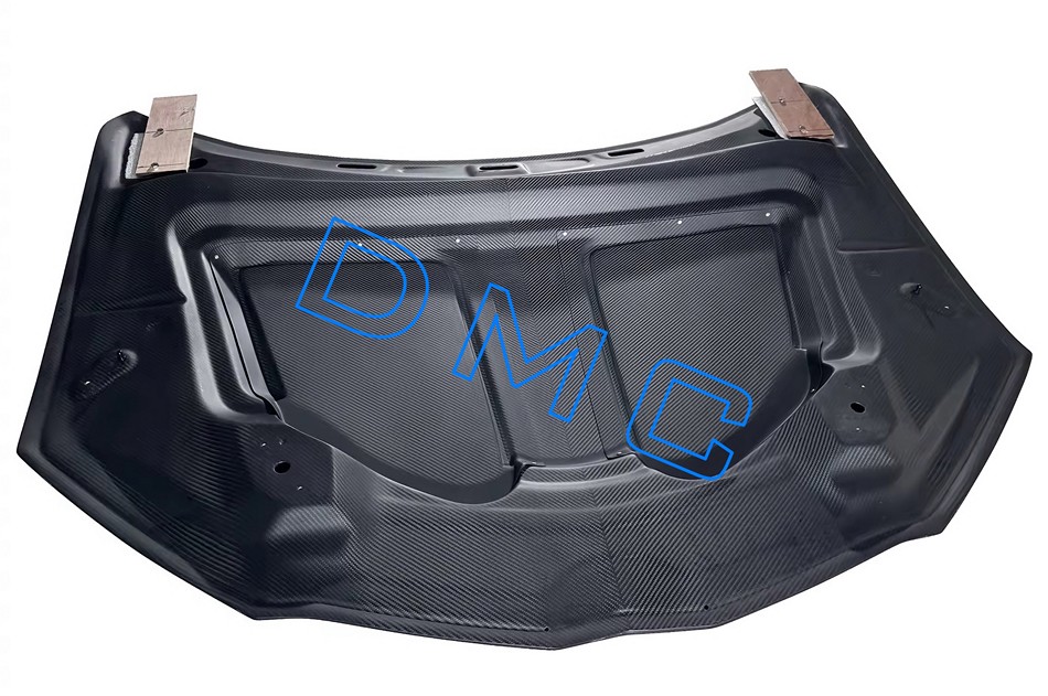 DMC Carbon Fiber Front Bumper & Hood for Lamborghini Urus Performante & Urus S - Image 3