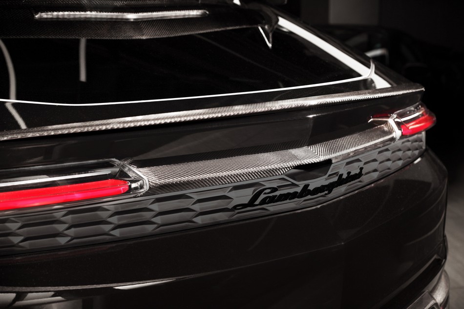 TopCar Body Kit with Carbon Parts for Lamborghini Urus SE Light Pack – Full Visible Carbon Fiber Package - Image 10
